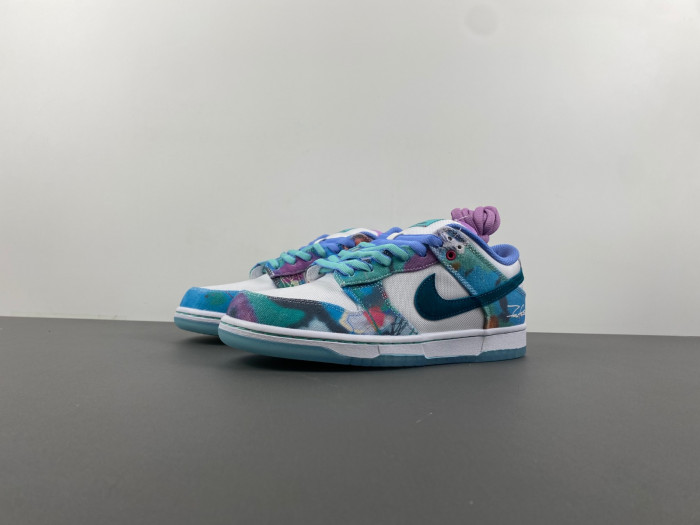 Futura Laboratories x Nike SB Dunk Low Bleached Aqua HF6061-400