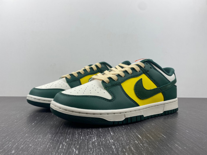 Nike Dunk Low SE Noble Green (Women