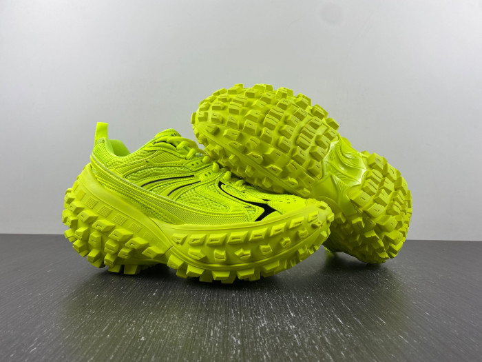 BALCIA DEFENDER SNEAKER