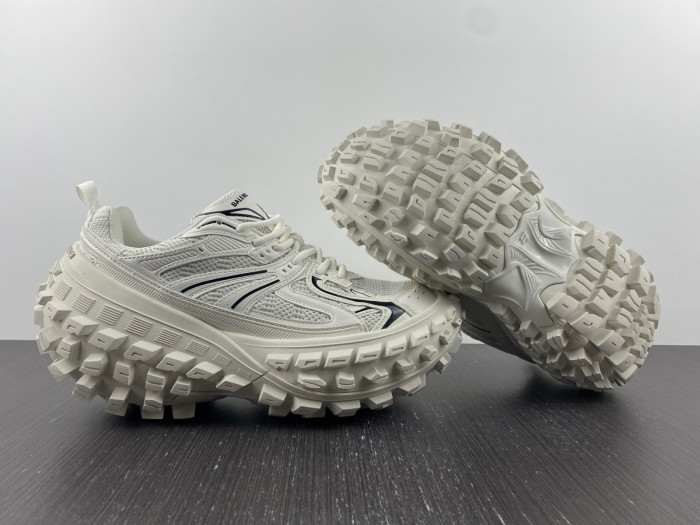 BALCIA DEFENDER SNEAKER