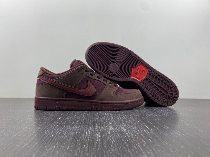 Nike SB Dunk Low "Valentine''s Day 2024" FN0619-600