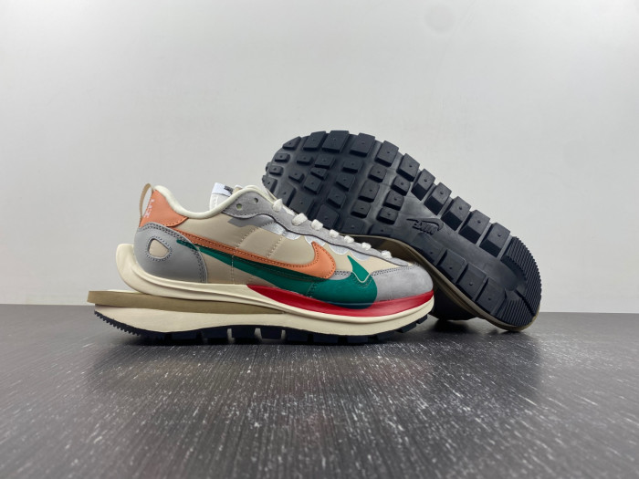 Sacai X NIKe regasus vaporrly SP DD1875-107