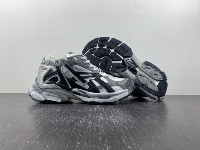 BALCIA RUNNER SNEAKER