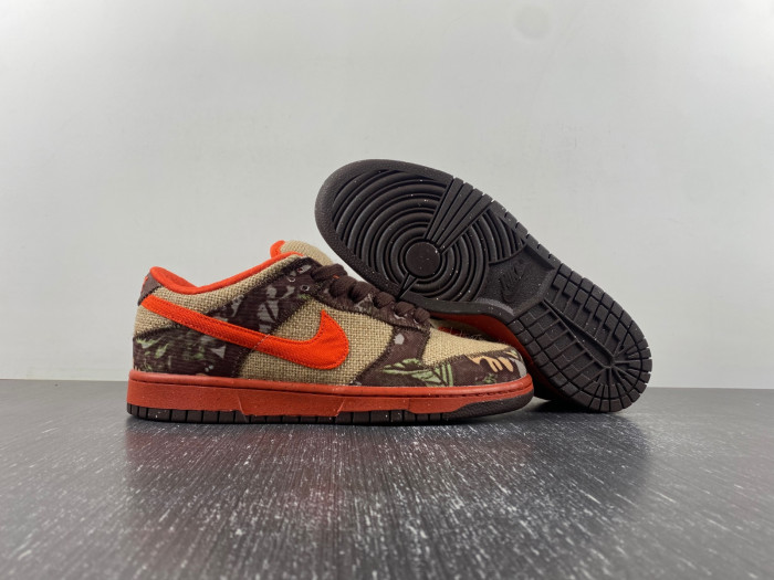 Nike Dunk Low Pro SB ''Hunter Reese Forbes'' 304292-281