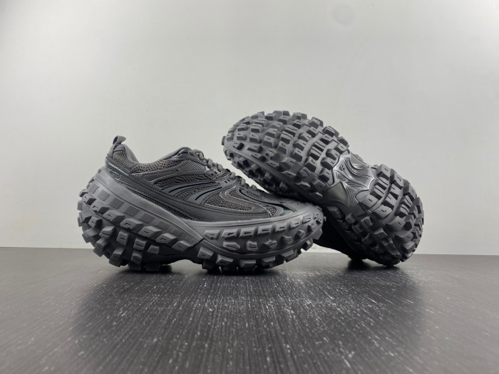 BALCIA DEFENDER SNEAKER