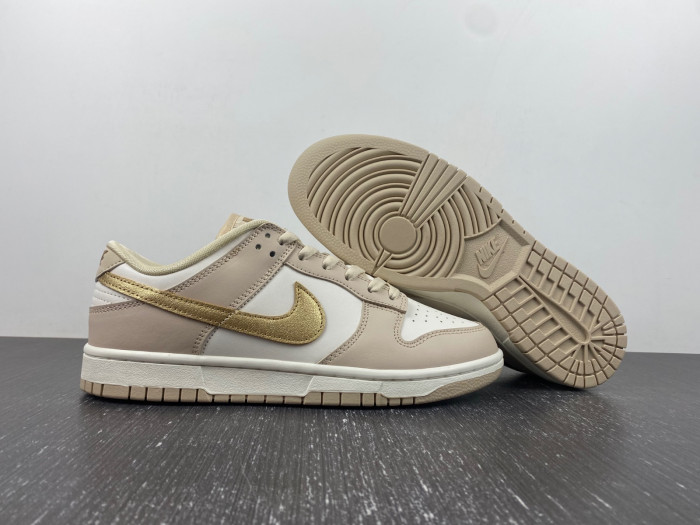 Wmns Nike Dunk Low Phantom Metallic Gold DX5930-001
