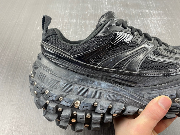 BALCIA DEFENDER SNEAKER