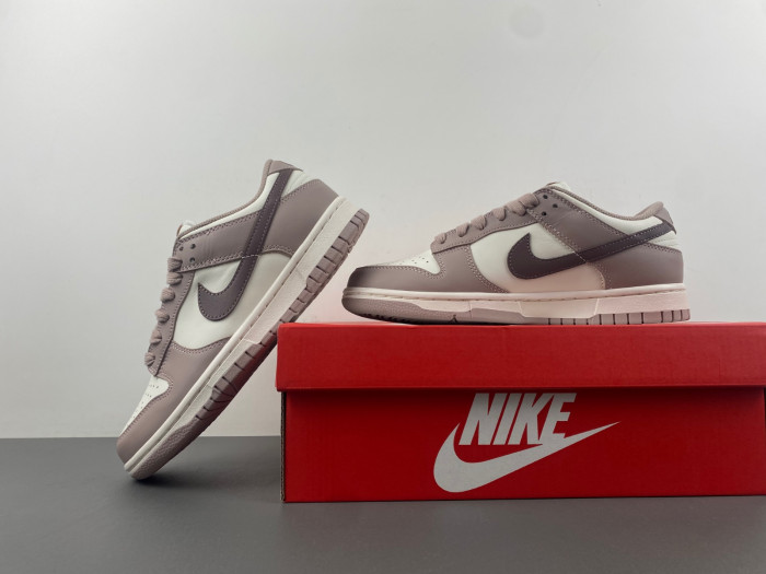 (WMNS) Nike Dunk Low 