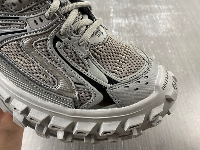 BALCIA DEFENDER SNEAKER