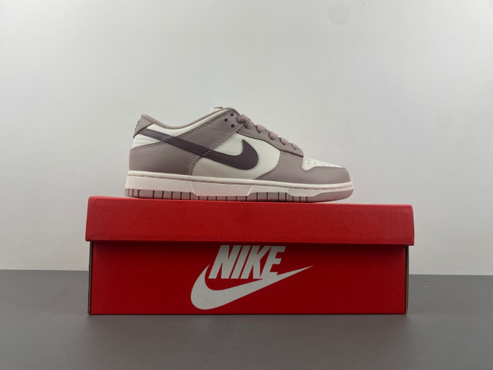 (WMNS) Nike Dunk Low 
