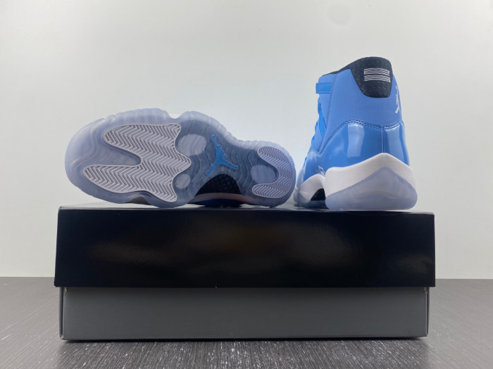 Air Jordan 11 Ultimate Gift Of Flight "Pantone" 717602 900