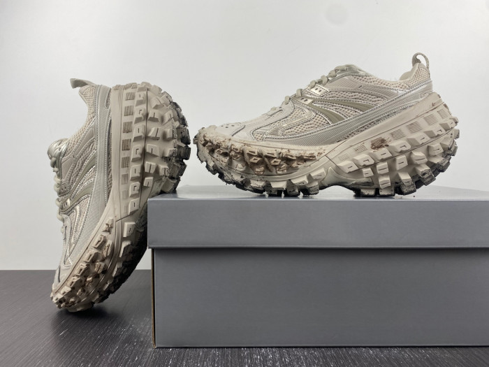 BALCIA DEFENDER SNEAKER