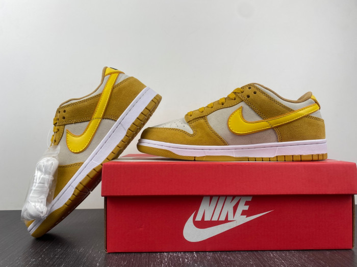 Nike Dunk Low WMNS "Gold Suede" DV7411-200