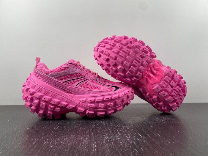 BALCIA DEFENDER SNEAKER