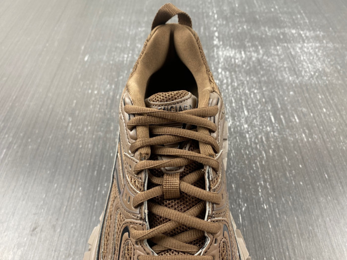 BALCIA DEFENDER SNEAKER