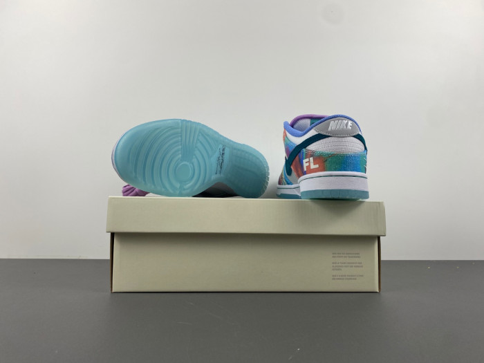Futura Laboratories x Nike SB Dunk Low Bleached Aqua HF6061-400