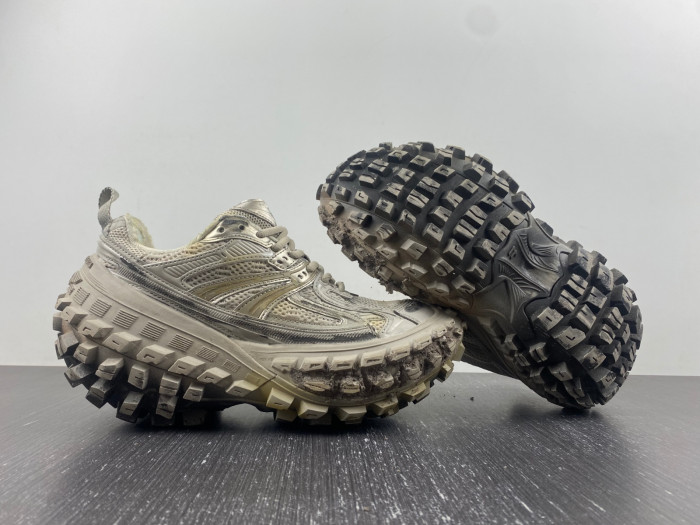 BALCIA DEFENDER SNEAKER