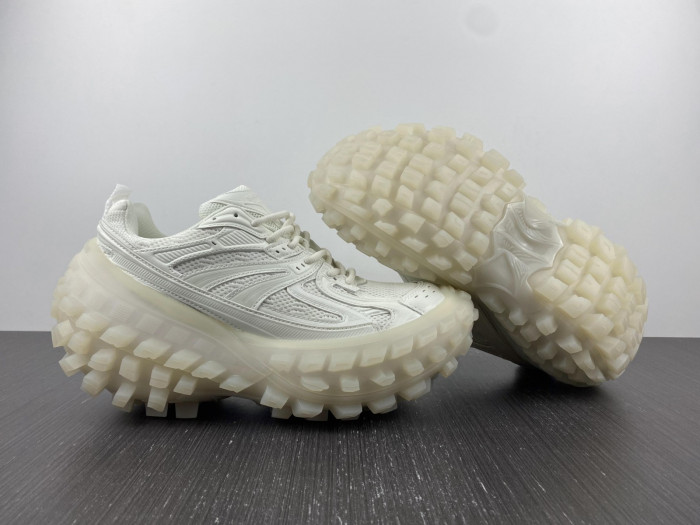 BALCIA DEFENDER SNEAKER