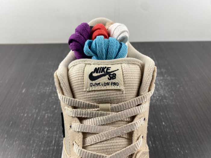 Albino & Preto x Nike SB Dunk Low FD2627-200
