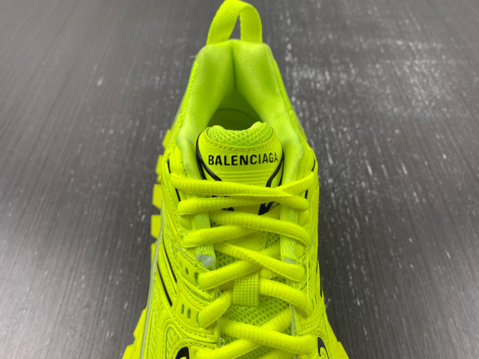 BALCIA DEFENDER SNEAKER