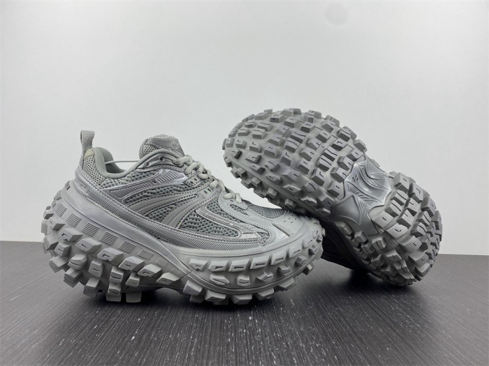 BALCIA DEFENDER SNEAKER