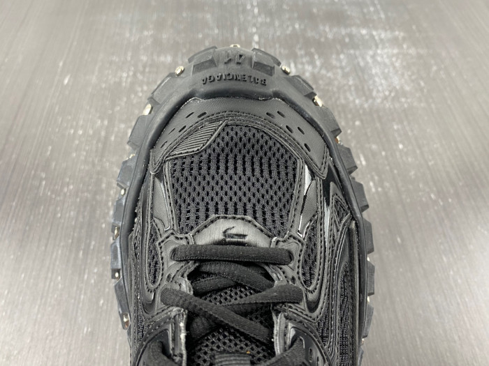 BALCIA DEFENDER SNEAKER