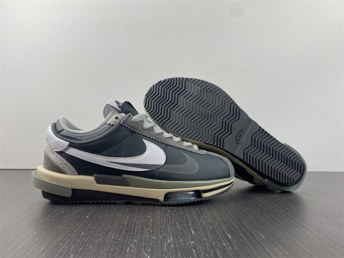 Sacai x Zoom Cortez SP ''Iron Grey'' - DQ0581 001