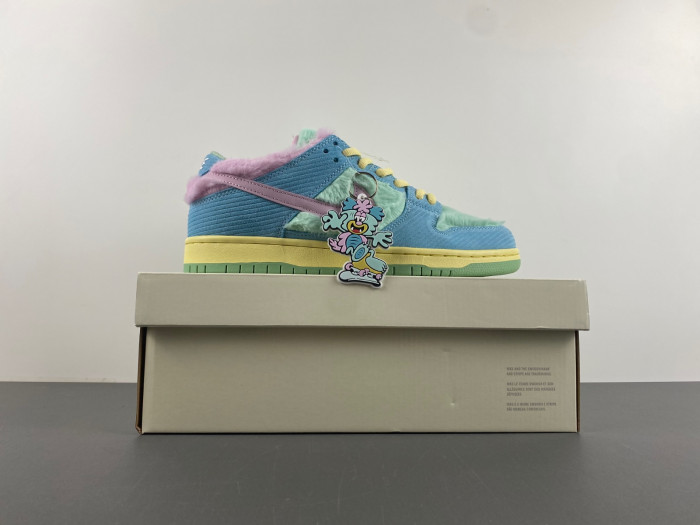 Nike x Verdy SB Dunk Low 