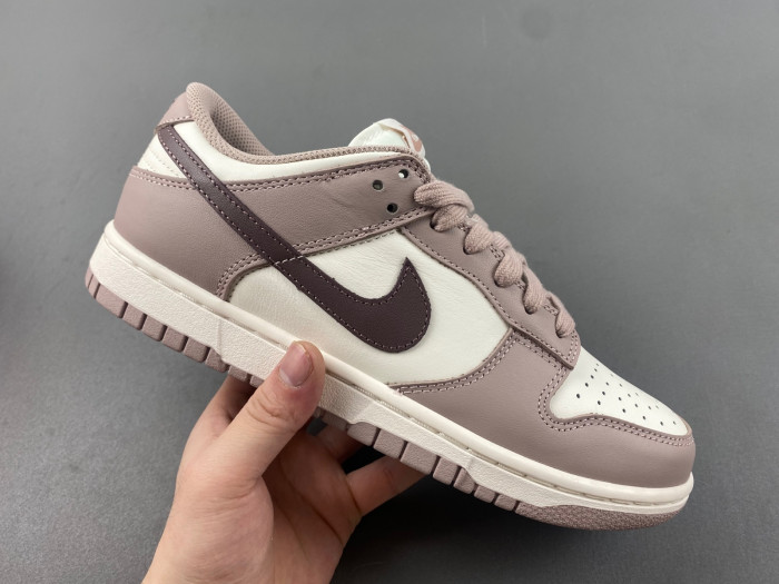 (WMNS) Nike Dunk Low 