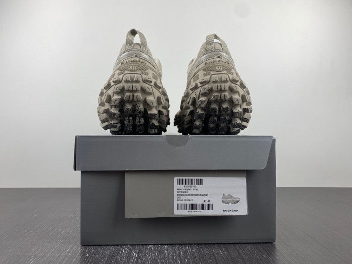 BALCIA DEFENDER SNEAKER