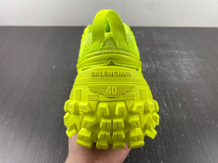 BALCIA DEFENDER SNEAKER