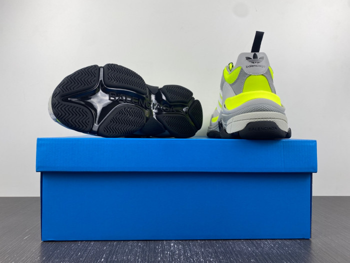 BALCIA TRIPLE S SNEAKER