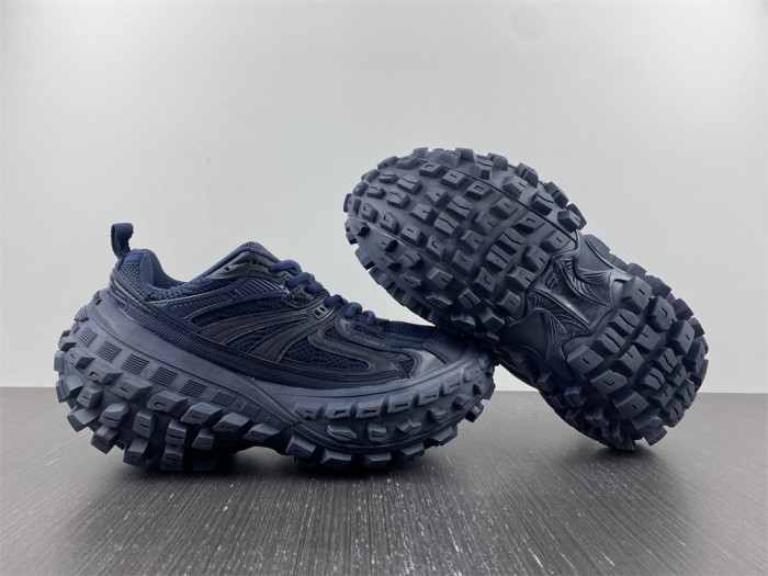 BALCIA DEFENDER SNEAKER