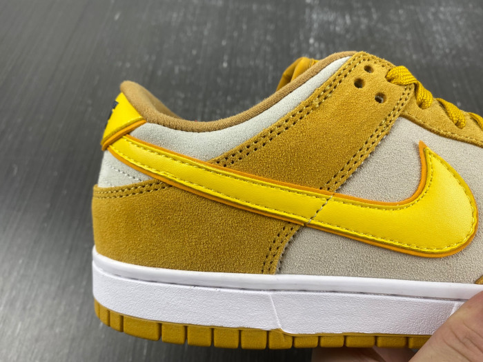 Nike Dunk Low WMNS "Gold Suede" DV7411-200
