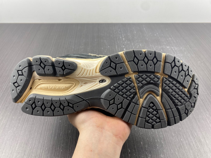 New Balance 2002R Black Dark Grey Men