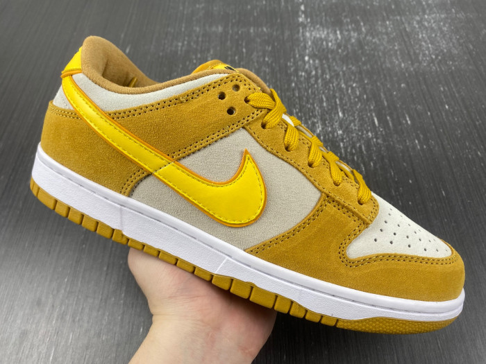 Nike Dunk Low WMNS "Gold Suede" DV7411-200