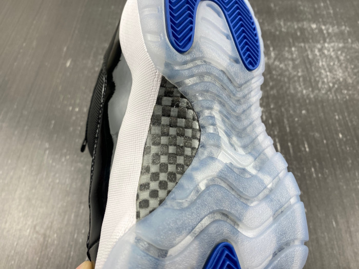 Air Jordan 11 Retro Low "Space Jam" FV5104-004