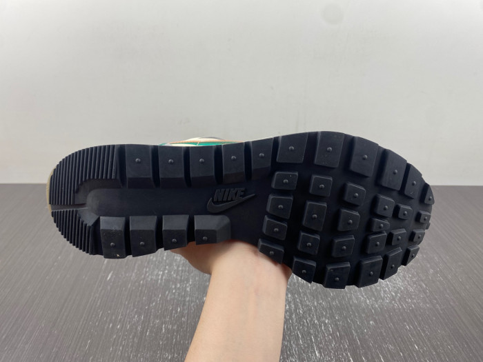Sacai X NIKe regasus vaporrly SP DD1875-107