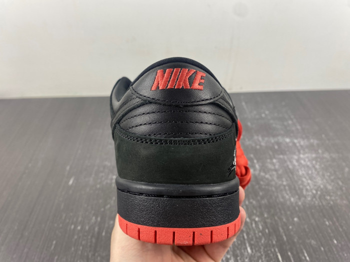 Nike SB Dunk Low Black Pigeon 883232-008
