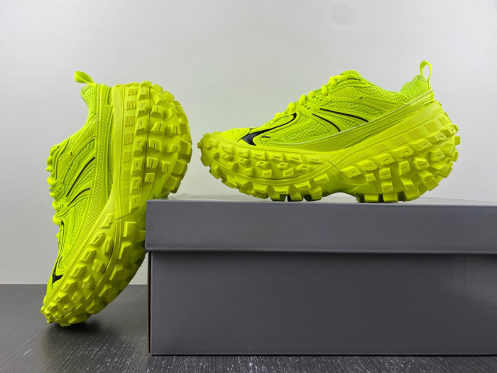 BALCIA DEFENDER SNEAKER