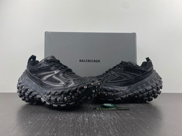 BALCIA DEFENDER SNEAKER