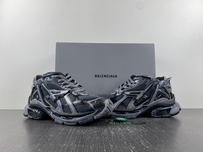 BALCIA RUNNER SNEAKER