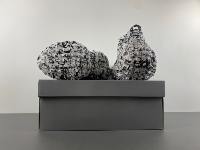 BALCIA DEFENDER SNEAKER