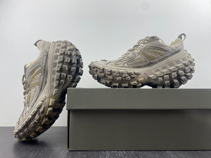 BALCIA DEFENDER SNEAKER