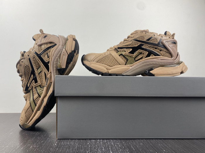 BALCIA RUNNER SNEAKER