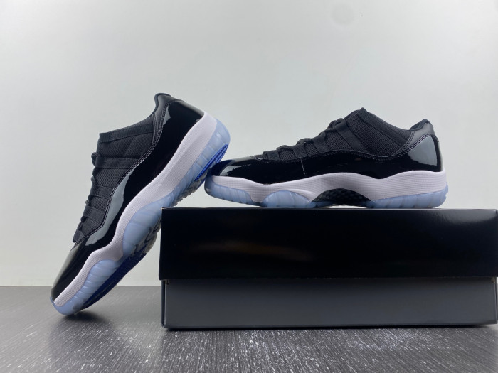 Air Jordan 11 Retro Low "Space Jam" FV5104-004