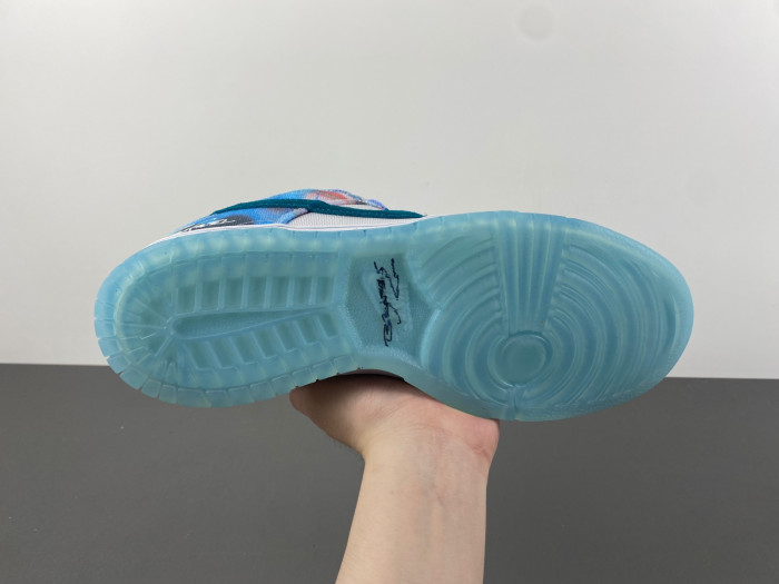 Futura Laboratories x Nike SB Dunk Low Bleached Aqua HF6061-400