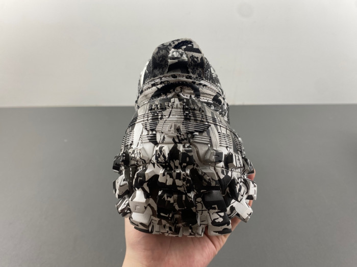 BALCIA DEFENDER SNEAKER