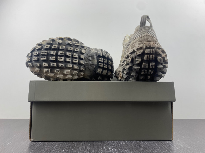 BALCIA DEFENDER SNEAKER