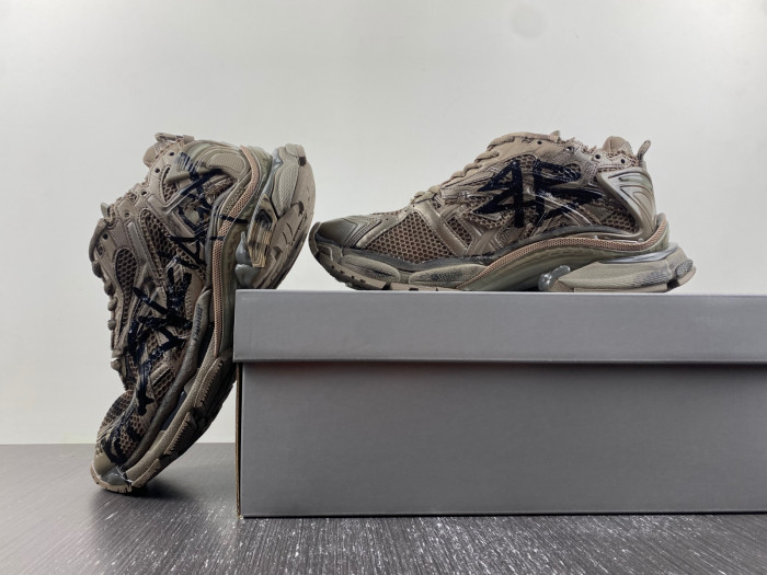 BALCIA RUNNER SNEAKER